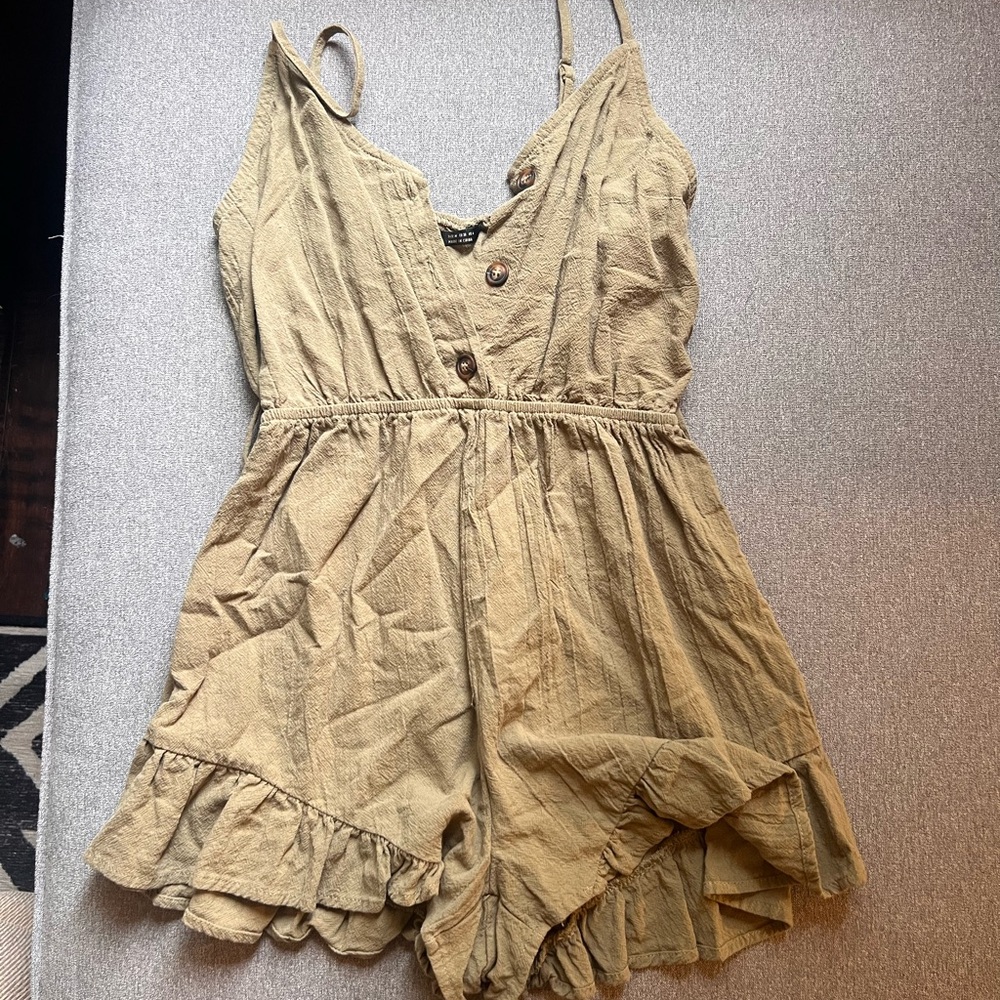 SHEIN Beige Buttoned Ruffle Jumpsuit